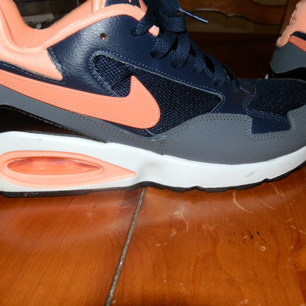 Women Nike Air Max sz 9 EUC